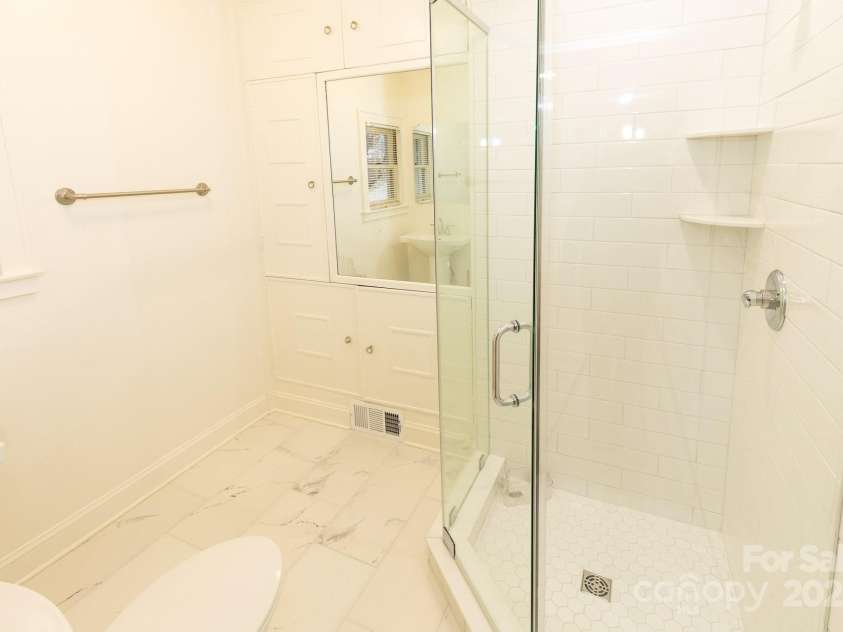 65 Oakley Road, Asheville, NC 28803.  MLS# CAR4249516, YatesRealty ID 8786. Second Full Bathroom
