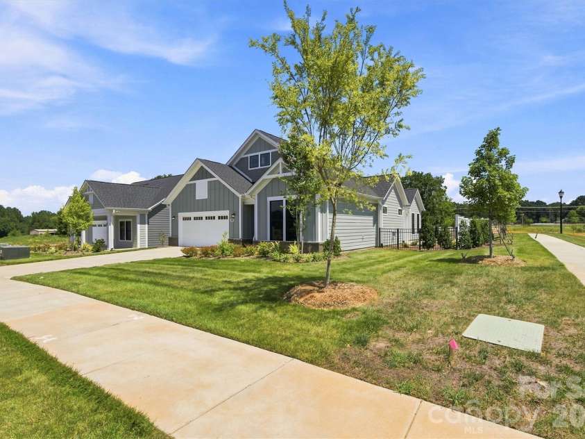 4185 Creek Bridge Circle, Charlotte, NC 28213.  MLS# CAR4243535, YatesRealty ID 8787. 