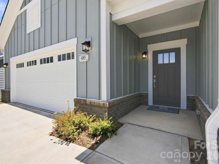 4185 Creek Bridge Circle, Charlotte, NC 28213.  MLS# CAR4243535, YatesRealty ID 8787. 