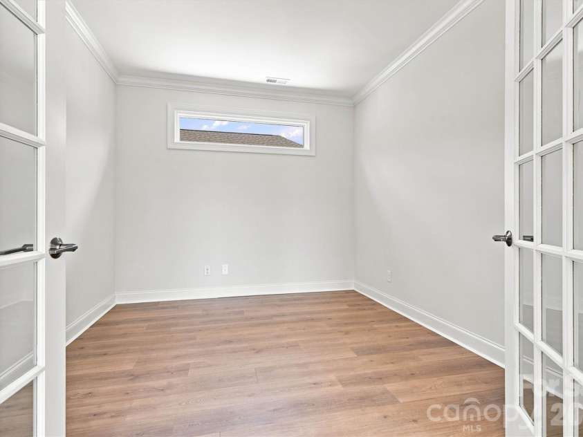 4185 Creek Bridge Circle, Charlotte, NC 28213.  MLS# CAR4243535, YatesRealty ID 8787. 
