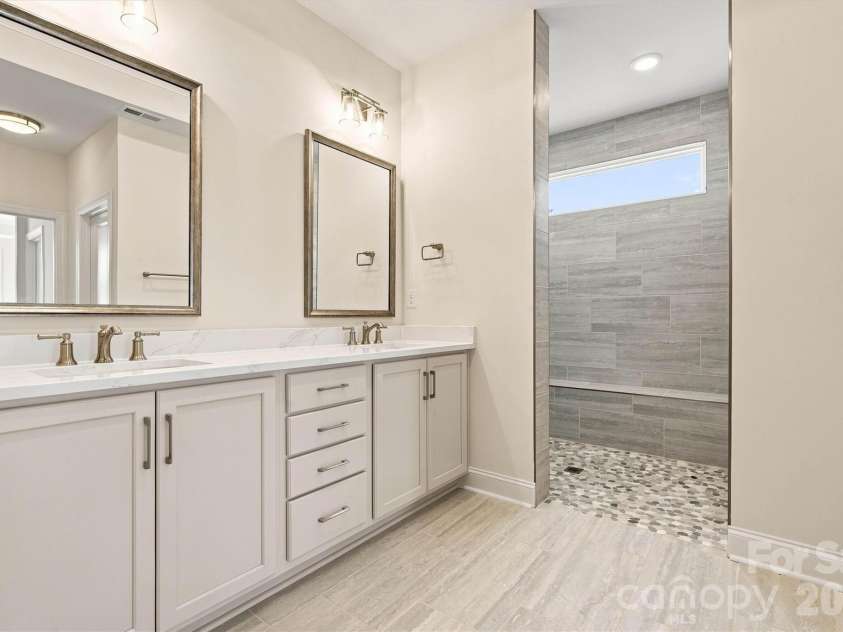 4185 Creek Bridge Circle, Charlotte, NC 28213.  MLS# CAR4243535, YatesRealty ID 8787. 