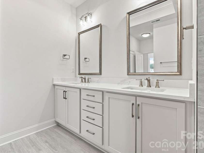 4185 Creek Bridge Circle, Charlotte, NC 28213.  MLS# CAR4243535, YatesRealty ID 8787. 