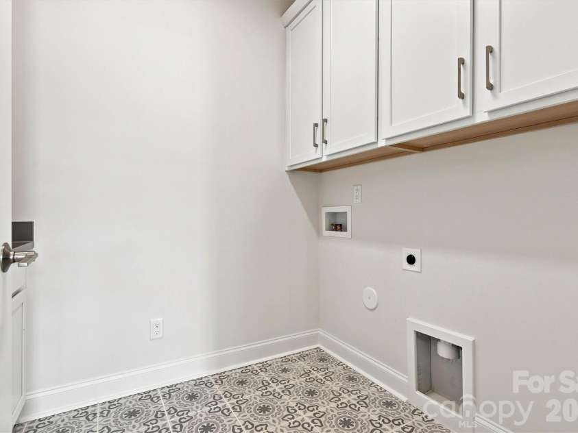 4185 Creek Bridge Circle, Charlotte, NC 28213.  MLS# CAR4243535, YatesRealty ID 8787. 