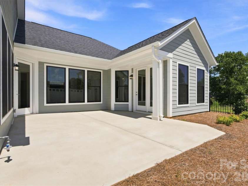 4185 Creek Bridge Circle, Charlotte, NC 28213.  MLS# CAR4243535, YatesRealty ID 8787. 
