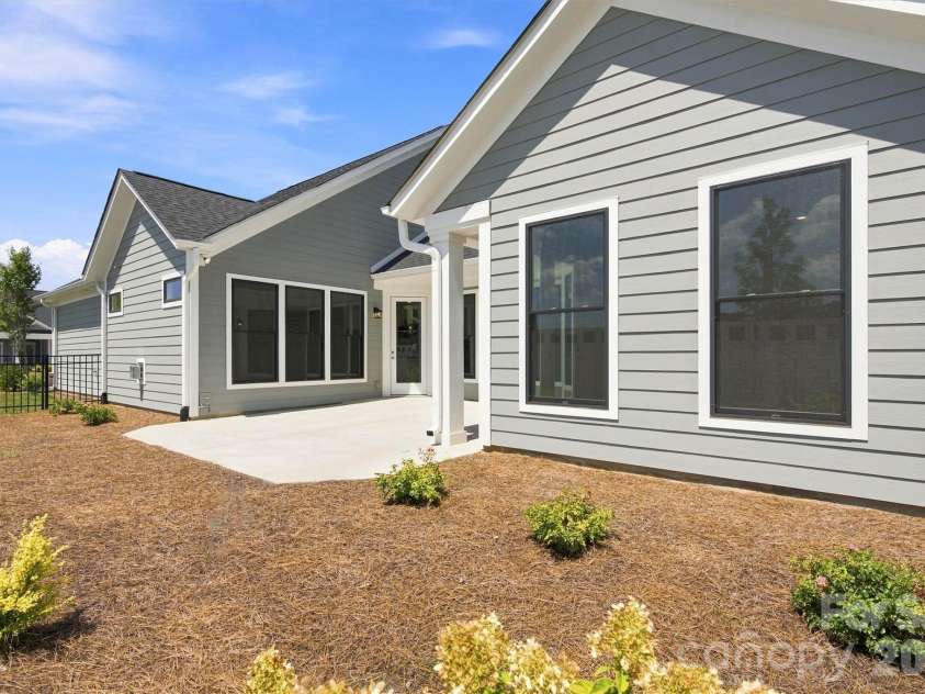 4185 Creek Bridge Circle, Charlotte, NC 28213.  MLS# CAR4243535, YatesRealty ID 8787. 