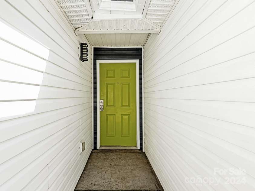 4838 Elizabeth Street, Charlotte, NC 28269.  MLS# CAR4190564, YatesRealty ID 8787. Front Entry