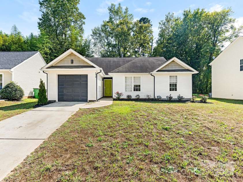 4838 Elizabeth Street, Charlotte, NC 28269.  MLS# CAR4190564, YatesRealty ID 8787. Front Exterior