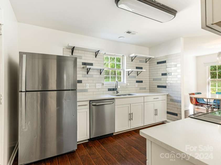 4838 Elizabeth Street, Charlotte, NC 28269.  MLS# CAR4190564, YatesRealty ID 8787. Kitchen