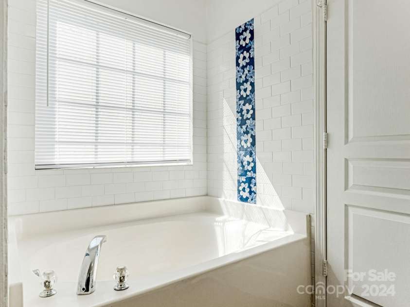 4838 Elizabeth Street, Charlotte, NC 28269.  MLS# CAR4190564, YatesRealty ID 8787. Primary Bathroom