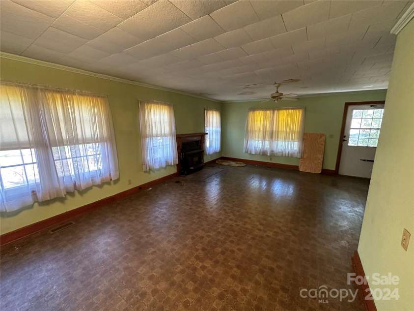 11298 Hwy 265 Highway, Jefferson, SC 29718.  MLS# CAR4206001, YatesRealty ID 8788. Living/dining area room looking from kitchen