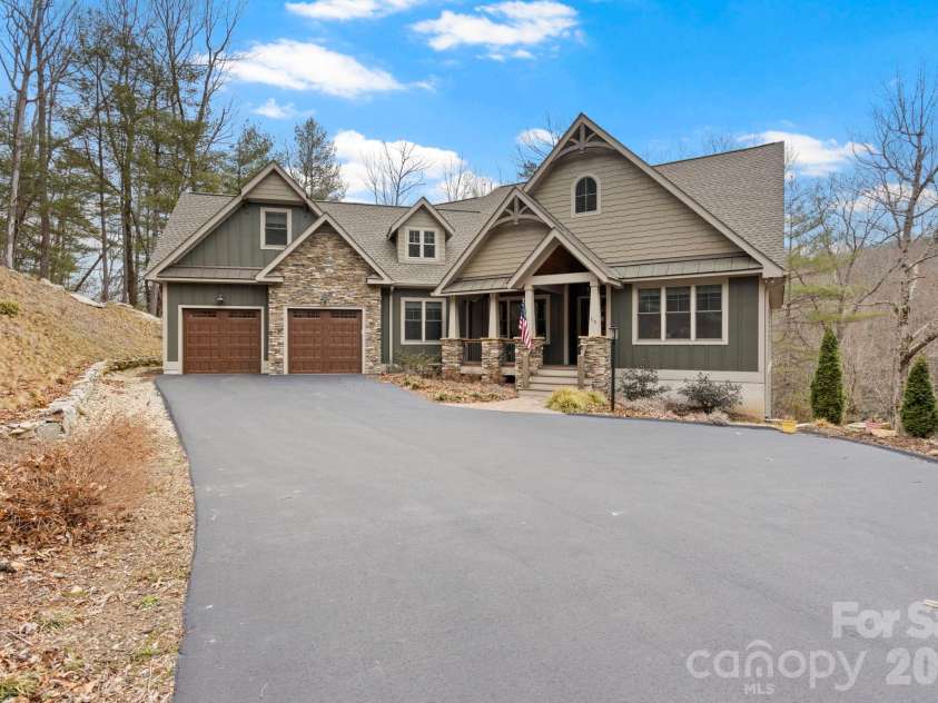 719 Overlook Drive, Flat Rock, NC 28731.  MLS# CAR4354349, YatesRealty ID 8788. 