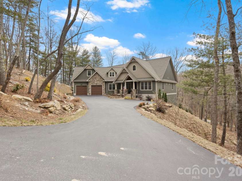 719 Overlook Drive, Flat Rock, NC 28731.  MLS# CAR4354349, YatesRealty ID 8788. 