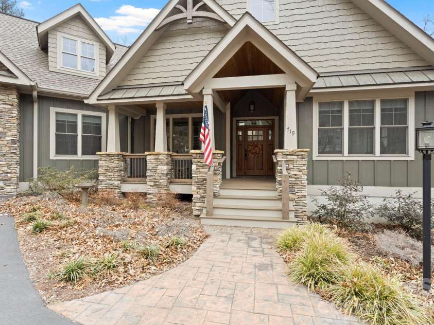 719 Overlook Drive, Flat Rock, NC 28731.  MLS# CAR4354349, YatesRealty ID 8788. 