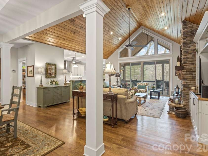 719 Overlook Drive, Flat Rock, NC 28731.  MLS# CAR4354349, YatesRealty ID 8788. 