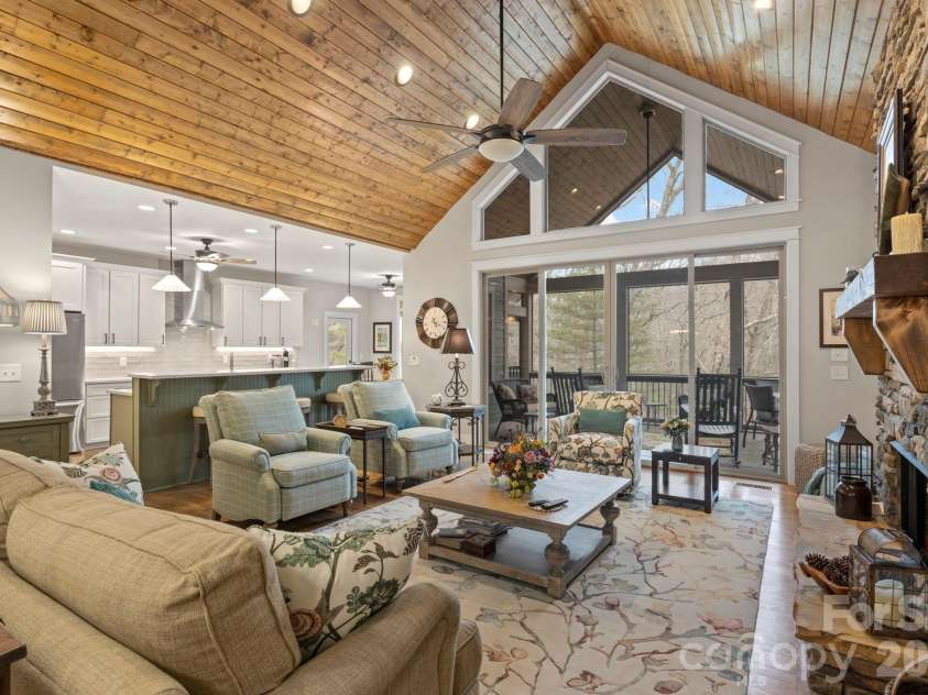 719 Overlook Drive, Flat Rock, NC 28731.  MLS# CAR4354349, YatesRealty ID 8788. 