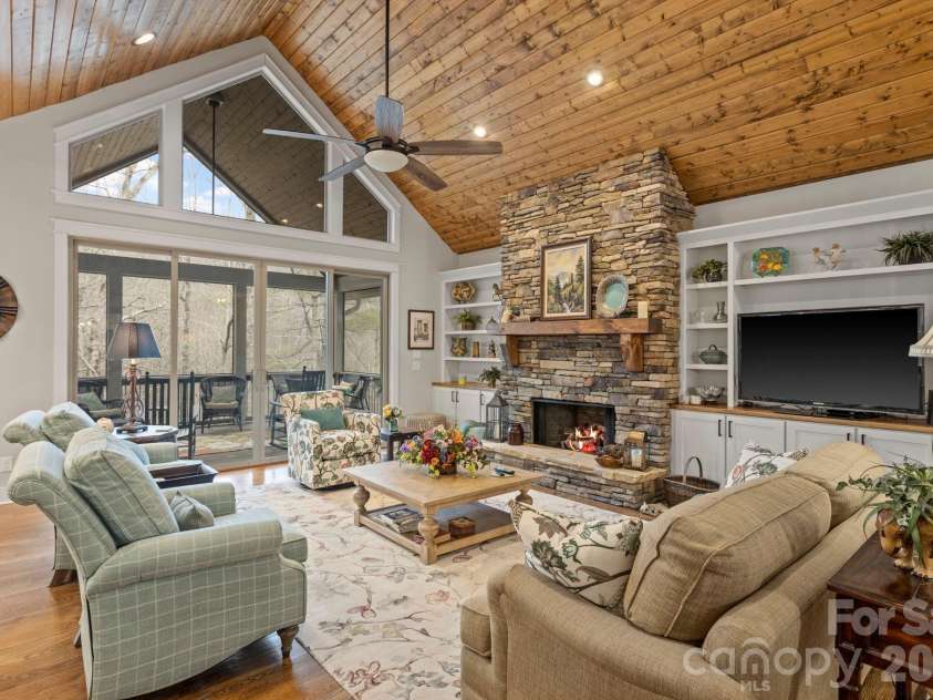 719 Overlook Drive, Flat Rock, NC 28731.  MLS# CAR4354349, YatesRealty ID 8788. 