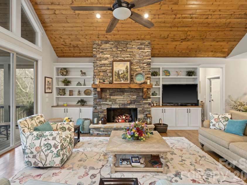719 Overlook Drive, Flat Rock, NC 28731.  MLS# CAR4354349, YatesRealty ID 8788. 