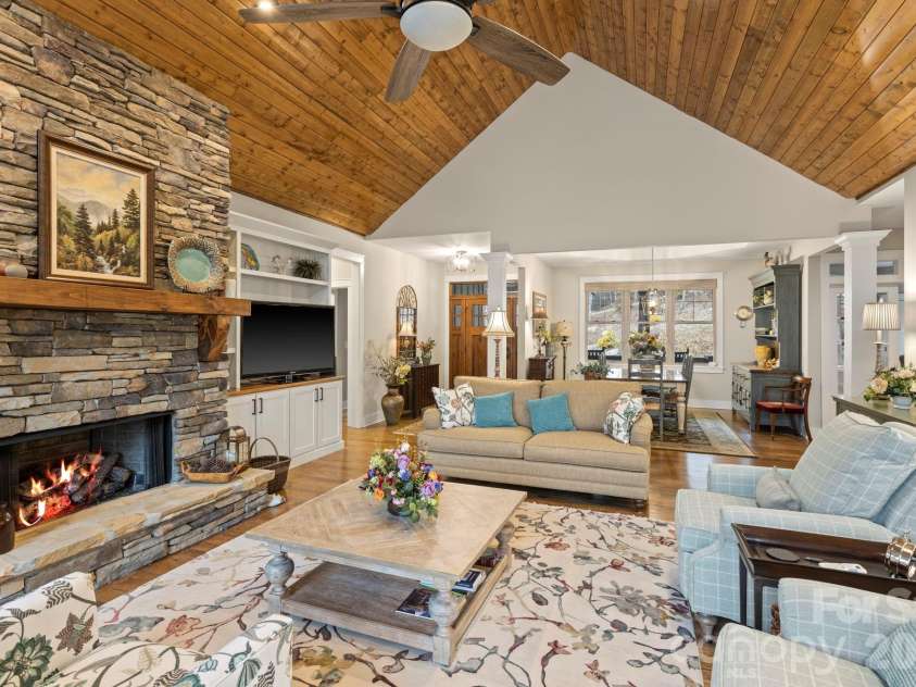 719 Overlook Drive, Flat Rock, NC 28731.  MLS# CAR4354349, YatesRealty ID 8788. 