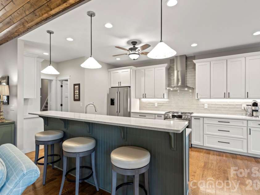 719 Overlook Drive, Flat Rock, NC 28731.  MLS# CAR4354349, YatesRealty ID 8788. 
