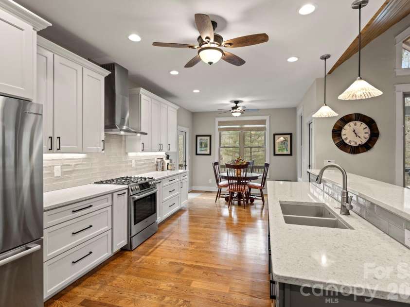 719 Overlook Drive, Flat Rock, NC 28731.  MLS# CAR4354349, YatesRealty ID 8788. 