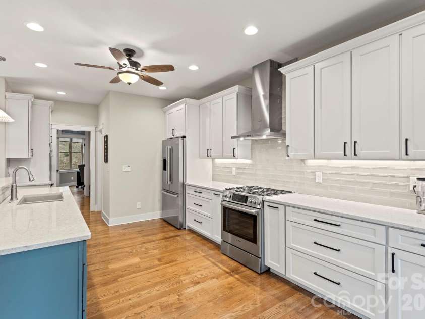 719 Overlook Drive, Flat Rock, NC 28731.  MLS# CAR4354349, YatesRealty ID 8788. 