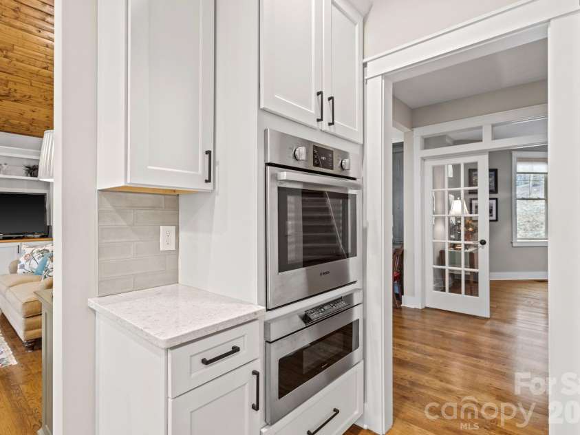 719 Overlook Drive, Flat Rock, NC 28731.  MLS# CAR4354349, YatesRealty ID 8788. 