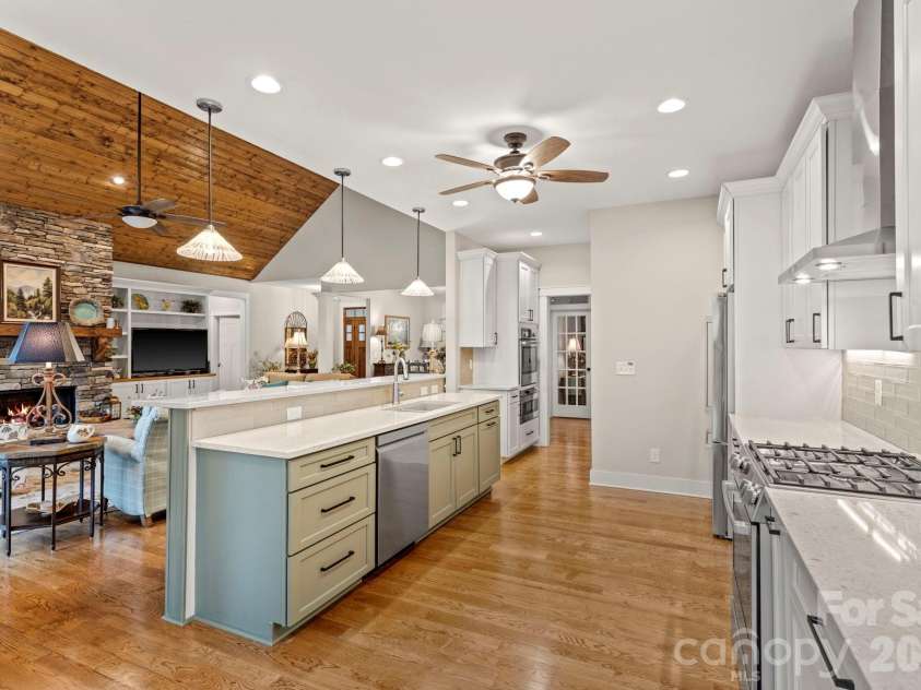 719 Overlook Drive, Flat Rock, NC 28731.  MLS# CAR4354349, YatesRealty ID 8788. 