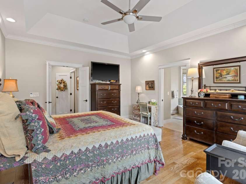 719 Overlook Drive, Flat Rock, NC 28731.  MLS# CAR4354349, YatesRealty ID 8788. 