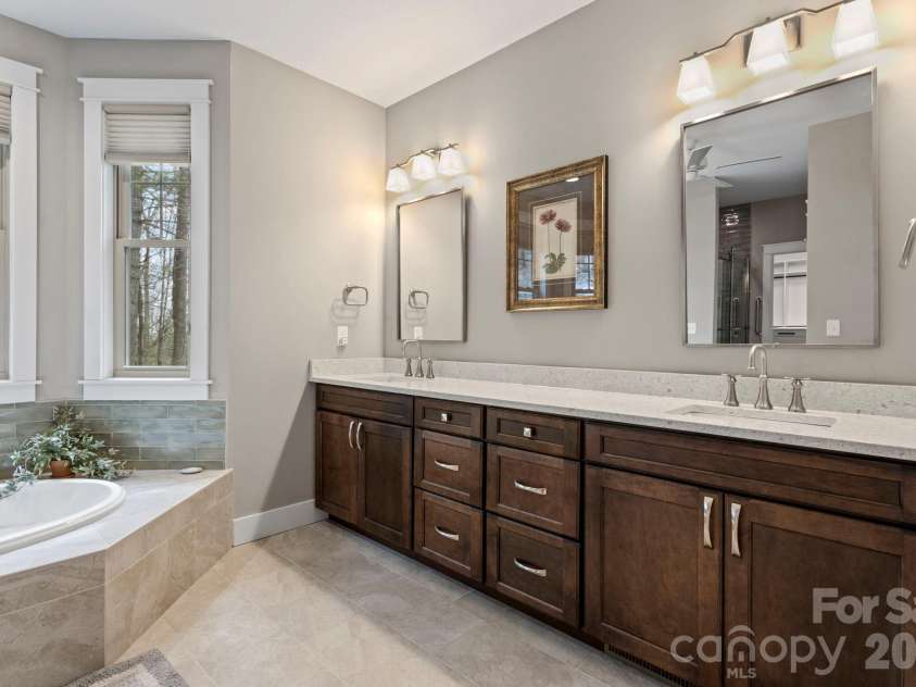 719 Overlook Drive, Flat Rock, NC 28731.  MLS# CAR4354349, YatesRealty ID 8788. 
