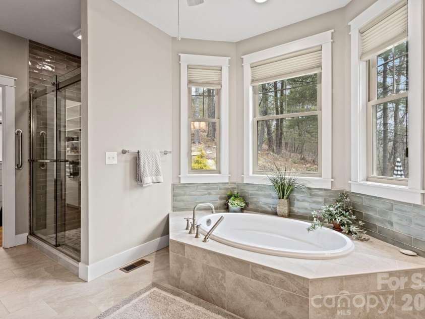719 Overlook Drive, Flat Rock, NC 28731.  MLS# CAR4354349, YatesRealty ID 8788. 