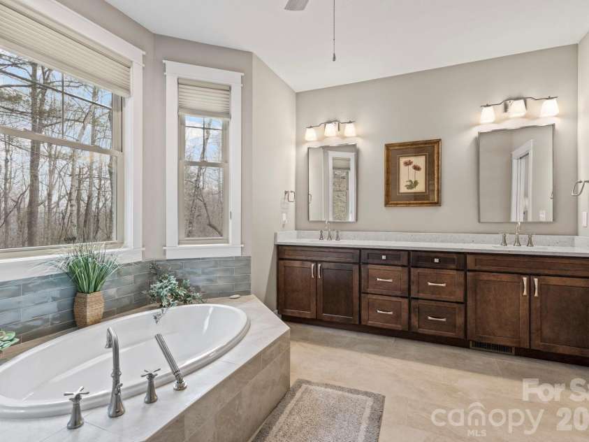 719 Overlook Drive, Flat Rock, NC 28731.  MLS# CAR4354349, YatesRealty ID 8788. 
