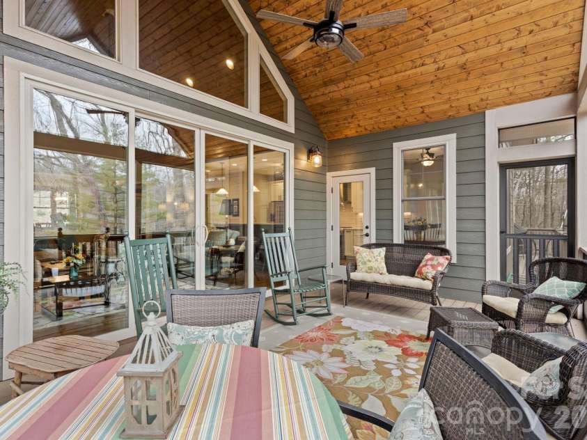 719 Overlook Drive, Flat Rock, NC 28731.  MLS# CAR4354349, YatesRealty ID 8788. 