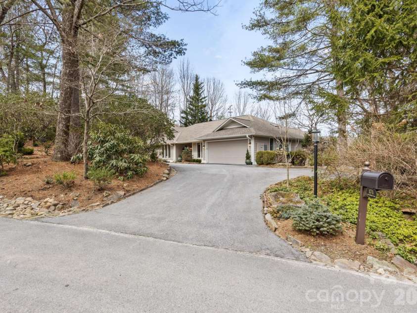 171 Old Hillside Lane, Flat Rock, NC 28731.  MLS# CAR4355213, YatesRealty ID 8789. 