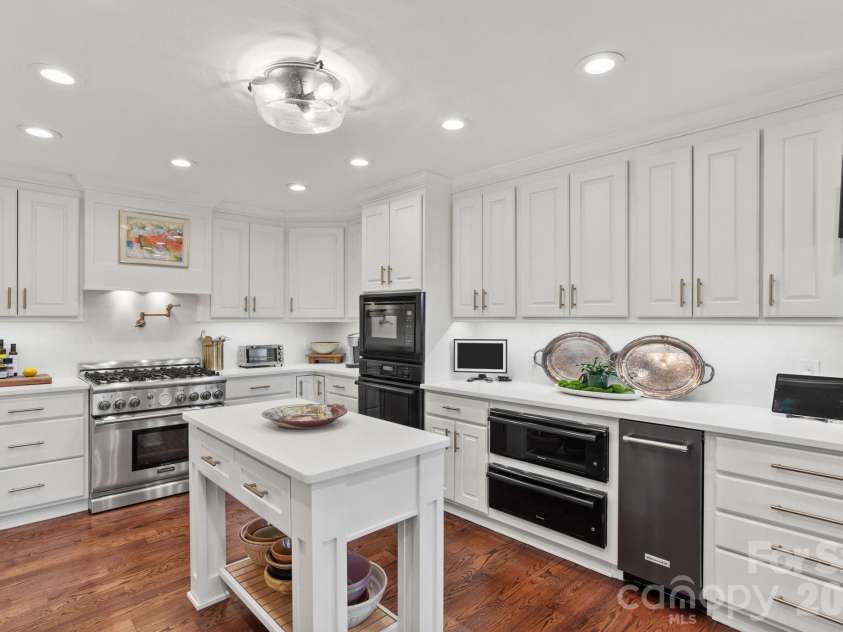 171 Old Hillside Lane, Flat Rock, NC 28731.  MLS# CAR4355213, YatesRealty ID 8789. 