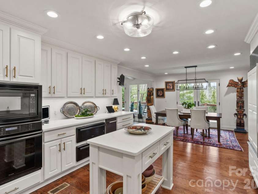 171 Old Hillside Lane, Flat Rock, NC 28731.  MLS# CAR4355213, YatesRealty ID 8789. 