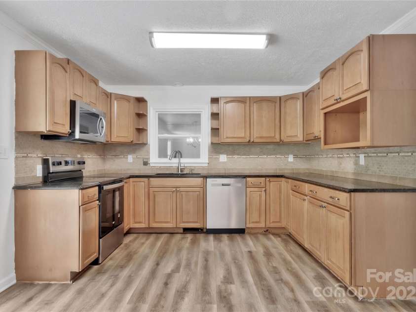 205 Mcgregor Road, Gastonia, NC 28056.  MLS# CAR4248656, YatesRealty ID 8789. 