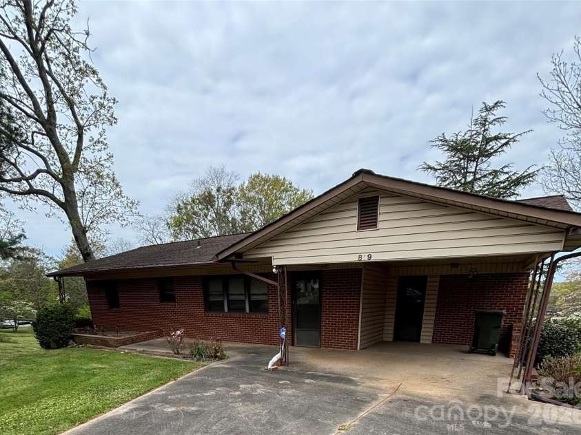 819 Piedmont Avenue, Kings Mountain, NC 28086.  MLS# CAR4364724, YatesRealty ID 8790. Front view