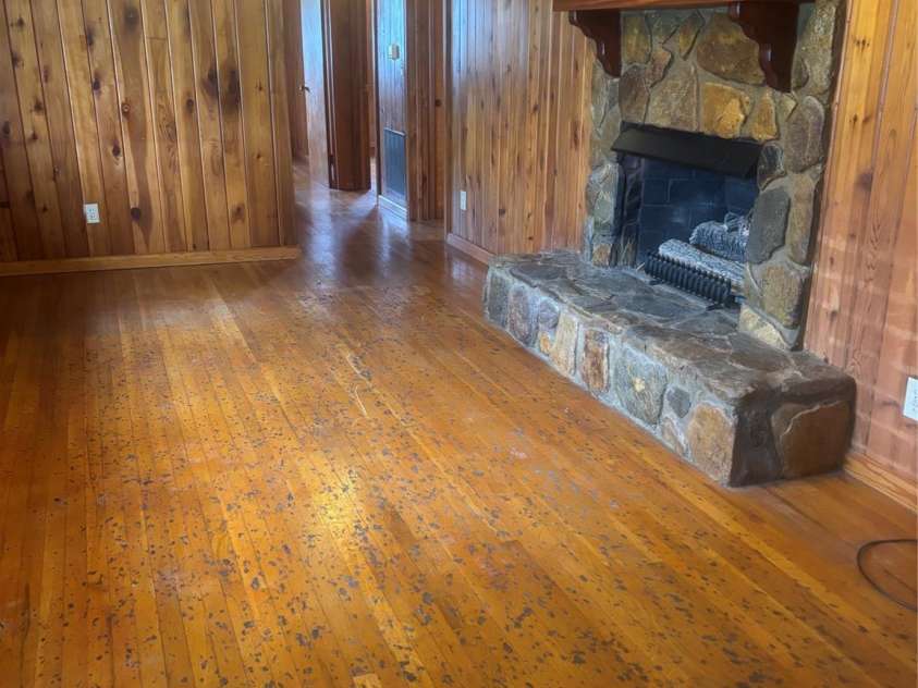 819 Piedmont Avenue, Kings Mountain, NC 28086.  MLS# CAR4364724, YatesRealty ID 8790. Living room