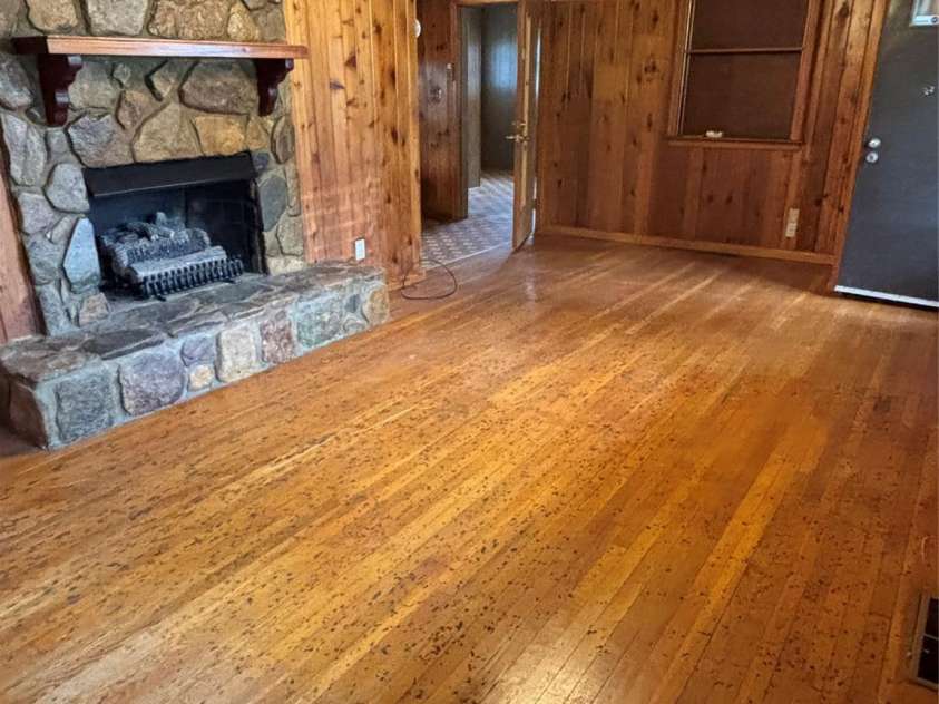 819 Piedmont Avenue, Kings Mountain, NC 28086.  MLS# CAR4364724, YatesRealty ID 8790. Living room