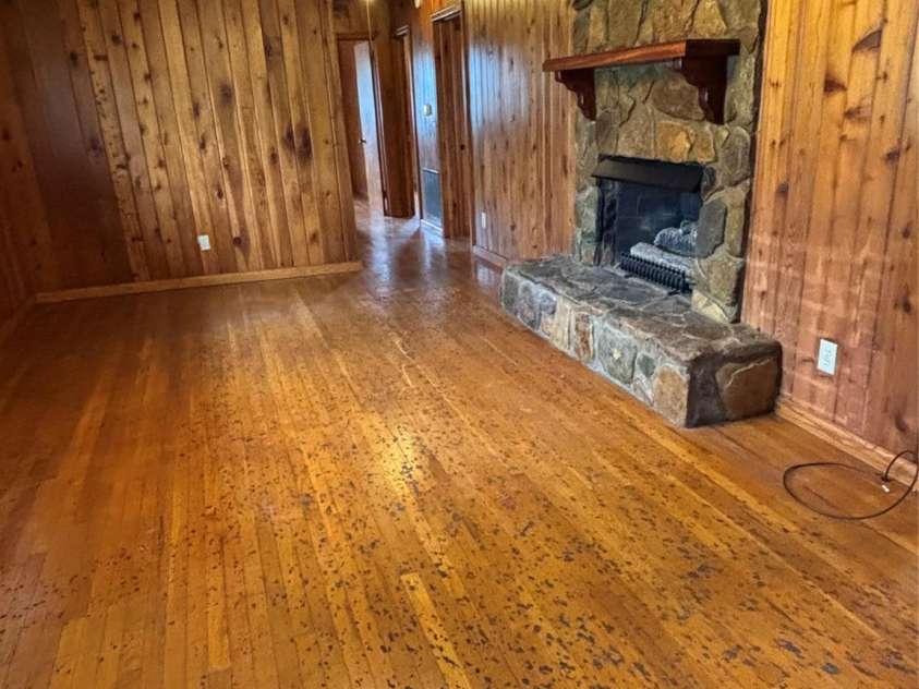 819 Piedmont Avenue, Kings Mountain, NC 28086.  MLS# CAR4364724, YatesRealty ID 8790. Living room