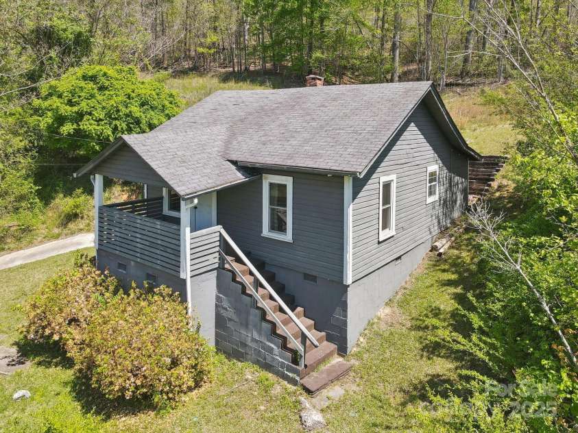 953 Howard Street, Tryon, NC 28782.  MLS# CAR4248154, YatesRealty ID 8790. 