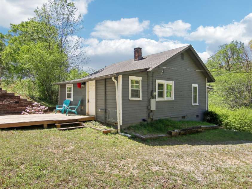 953 Howard Street, Tryon, NC 28782.  MLS# CAR4248154, YatesRealty ID 8790. 