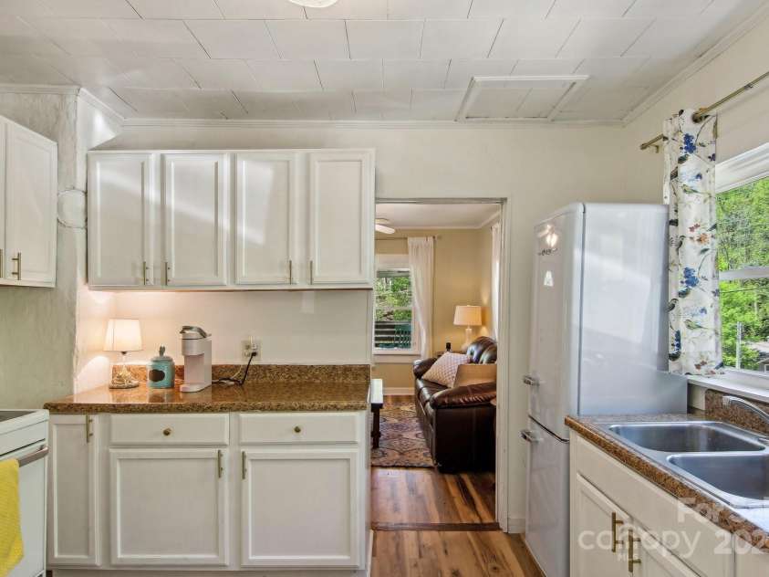 953 Howard Street, Tryon, NC 28782.  MLS# CAR4248154, YatesRealty ID 8790. 