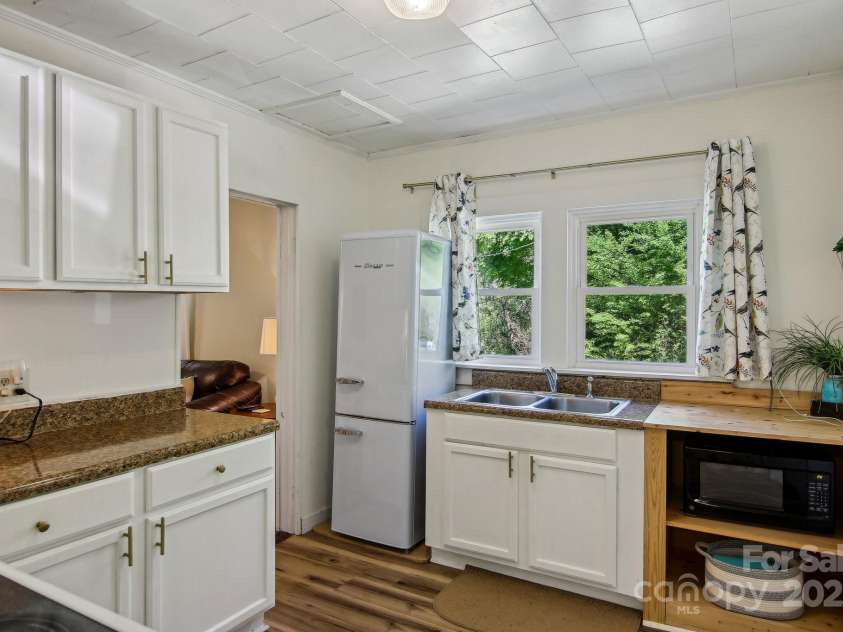 953 Howard Street, Tryon, NC 28782.  MLS# CAR4248154, YatesRealty ID 8790. 