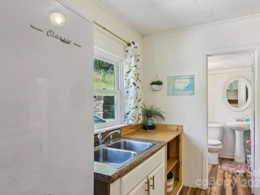 953 Howard Street, Tryon, NC 28782.  MLS# CAR4248154, YatesRealty ID 8790. 