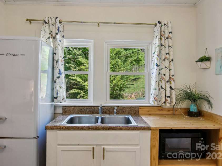 953 Howard Street, Tryon, NC 28782.  MLS# CAR4248154, YatesRealty ID 8790. 