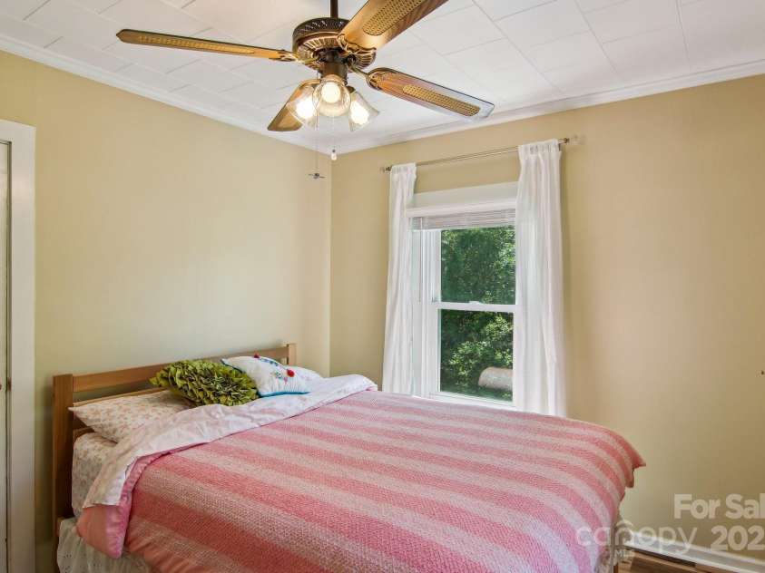 953 Howard Street, Tryon, NC 28782.  MLS# CAR4248154, YatesRealty ID 8790. 