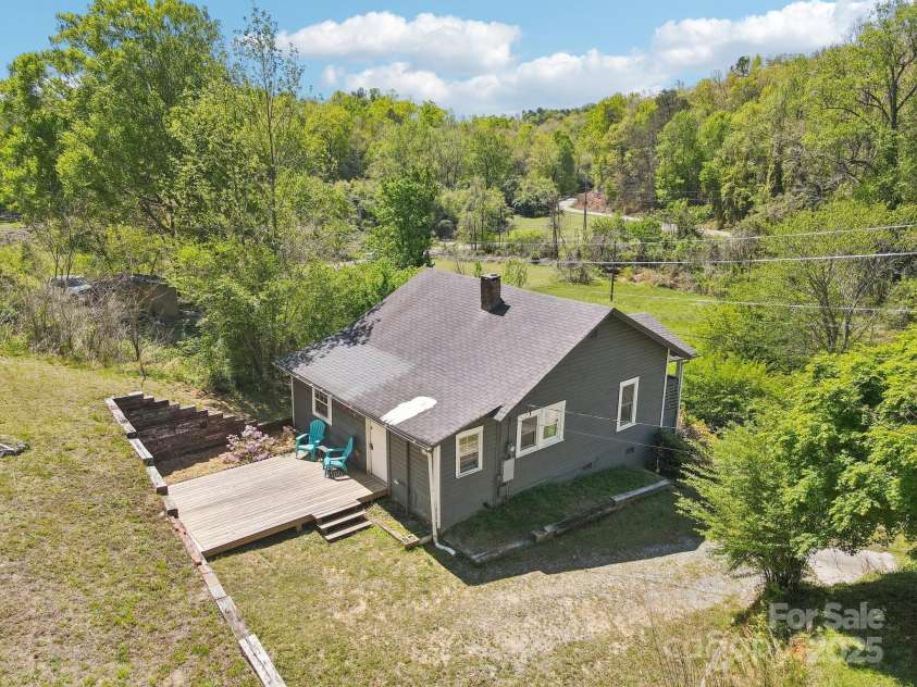 953 Howard Street, Tryon, NC 28782.  MLS# CAR4248154, YatesRealty ID 8790. 