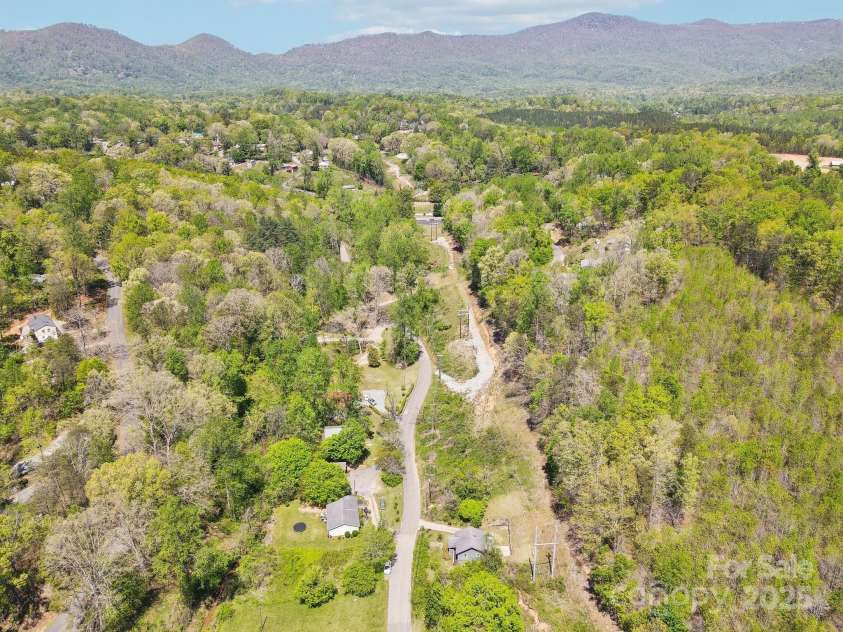 953 Howard Street, Tryon, NC 28782.  MLS# CAR4248154, YatesRealty ID 8790. 