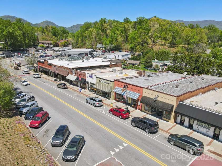 953 Howard Street, Tryon, NC 28782.  MLS# CAR4248154, YatesRealty ID 8790. Quaint Downtown Tryon is right down the street from 953 E. Howard Street